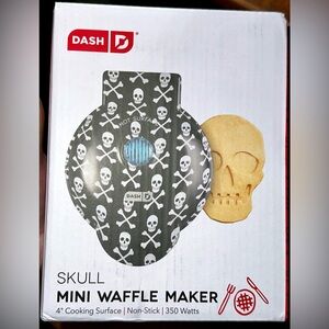DASH Mini Waffle Iron 4” Cooking Surface SKULLS Spooky Fun Halloween NEW in Box